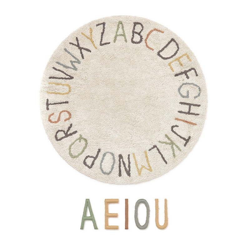 Alfombra lavable ABC color de Lorena Canals