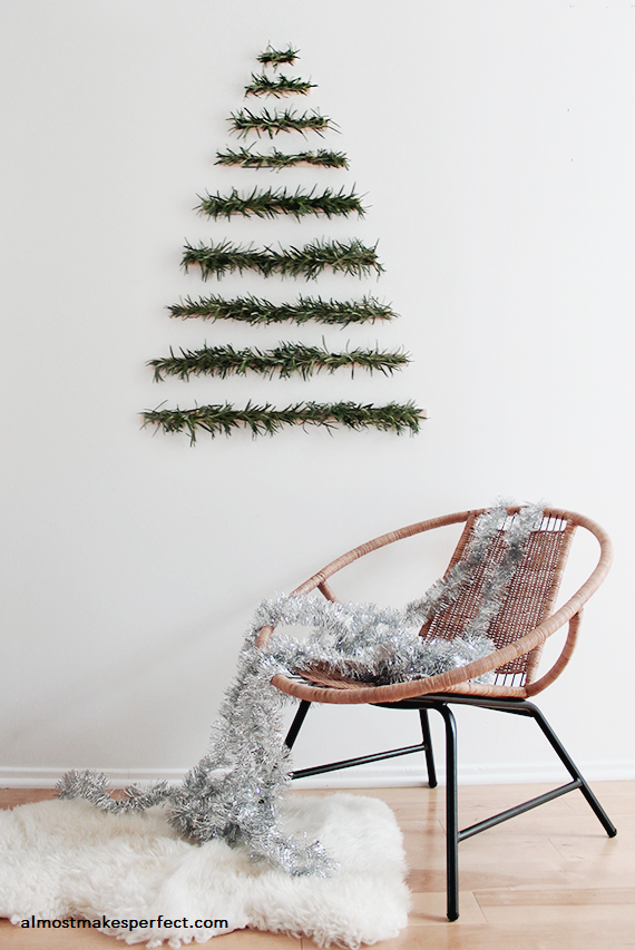Hacer un árbol de Navidad con ramas y troncos