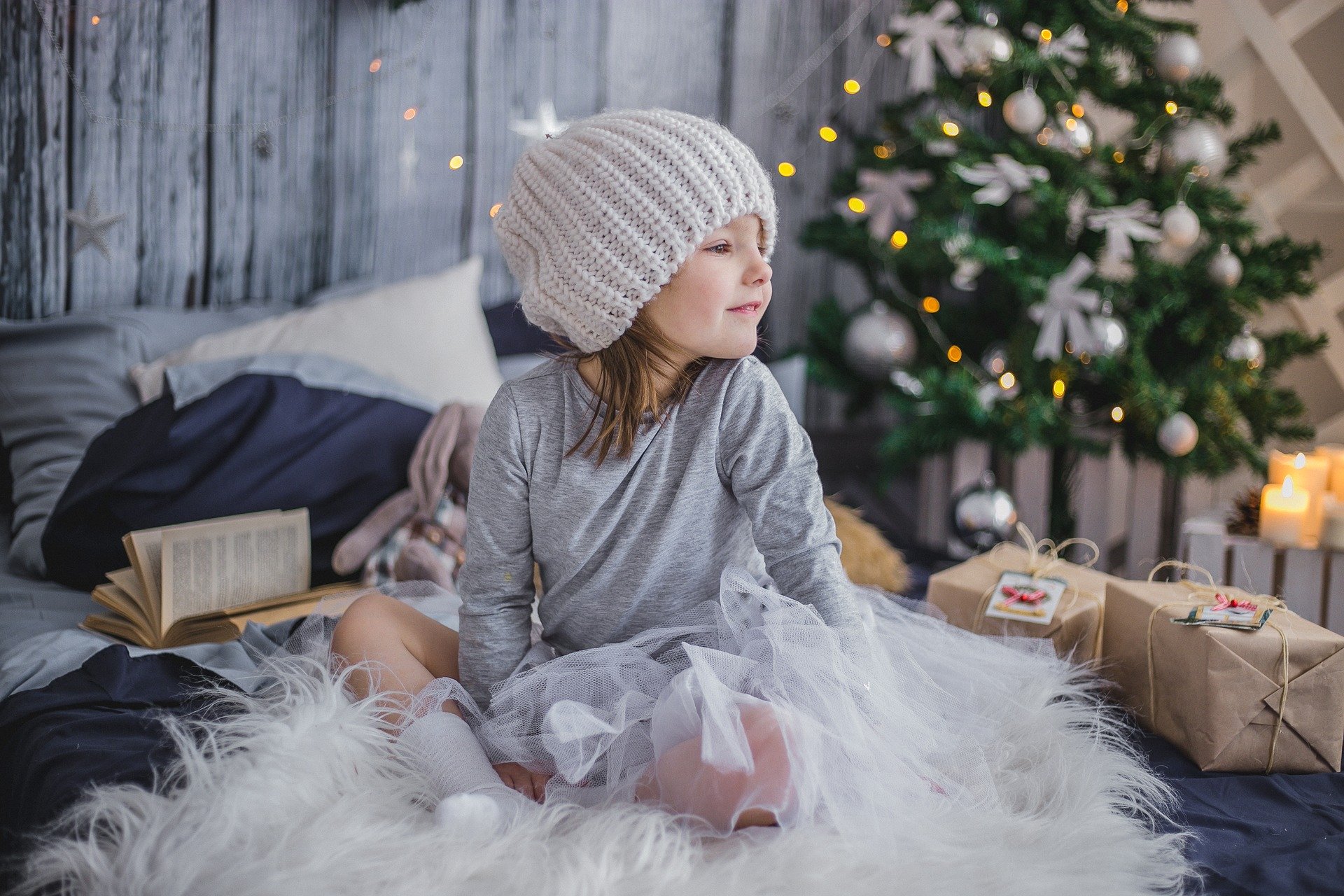 CONSEJOS PARA EVITAR LA SOBRESTIMULACIÓN EN NIÑOS Y NIÑAS POR EXCESO DE  REGALOS EN NAVIDAD. - Tacte Social