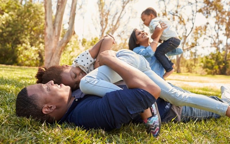 Beneficios de que los niños pasen tiempo al aire libre