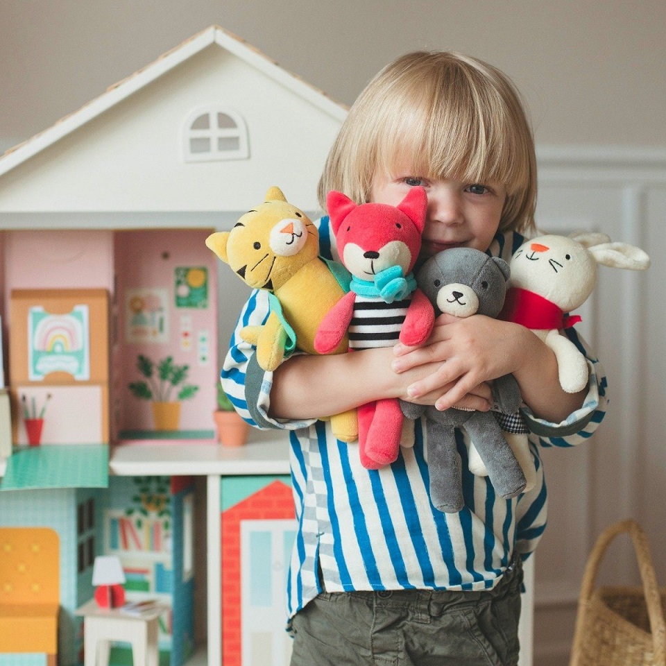 Cómo hacer feliz a los peques con regalos sostenibles en Navidad